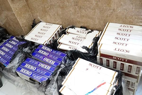 Cà Mau tạm giữ hình sự hai đối tượng về hành vi tàng trữ thuốc lá nhập lậu