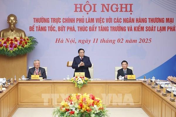Thủ tướng làm việc với các ngân hàng thương mại để thúc đẩy tăng trưởng, kiểm soát lạm phát