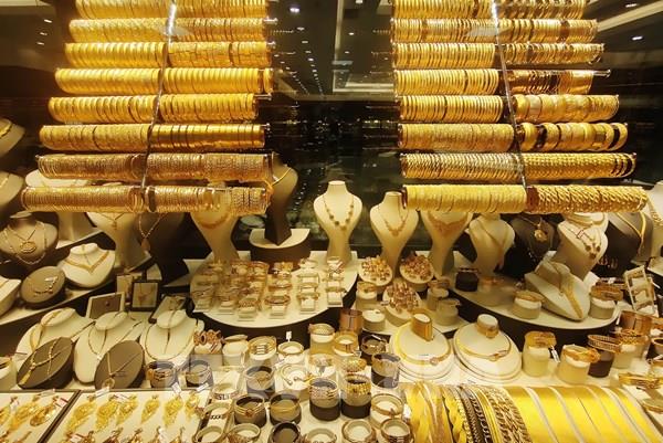 Lo ngại thuế quan của Mỹ, nhà đầu tư trú ẩn vào vàng