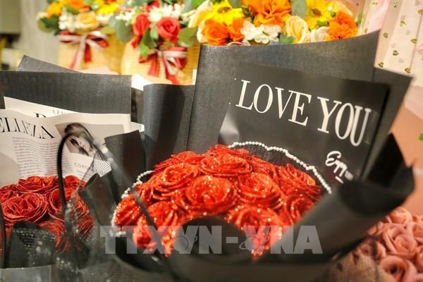 Tặng quà gì cho bạn nữ ngày Valentine? Gợi ý món quà ý nghĩa đầy lãng mạn