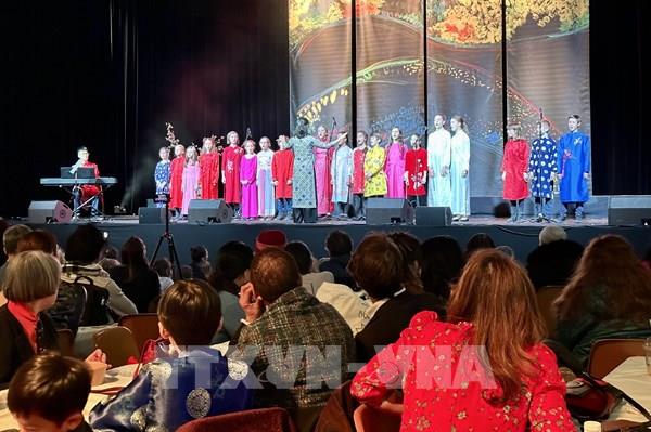 Những em nhỏ Pháp yêu làn điệu dân ca Việt Nam