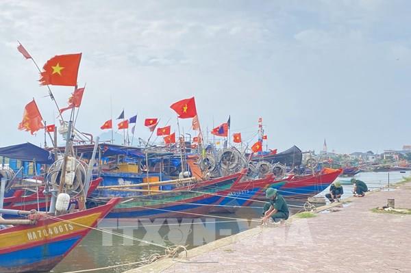 Ứng phó với áp thấp nhiệt đới trên Biển Đông