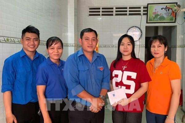 Những nữ tân binh Bến Tre háo hức lên đường nhập ngũ