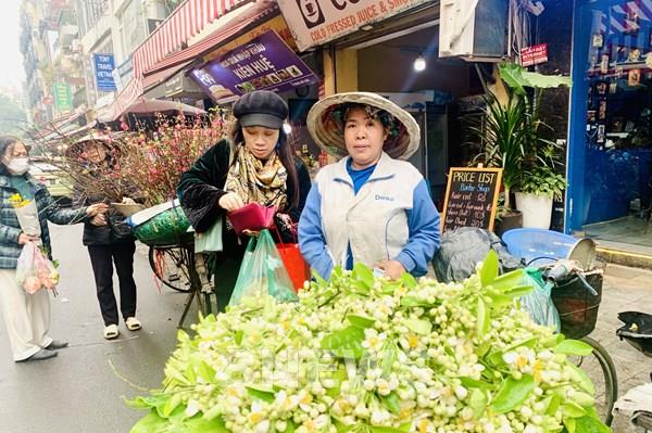 Rằm tháng Giêng, giá nhiều mặt hàng ổn định, hoa quả tươi tăng nhẹ
