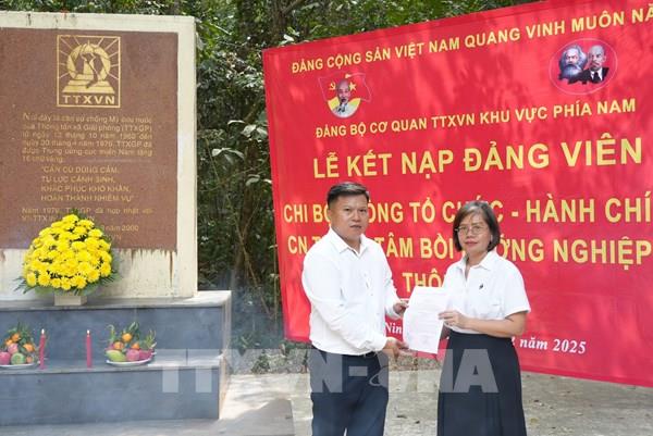 TTXVN về nguồn, thăm, tặng quà Bộ đội Biên phòng Tây Ninh