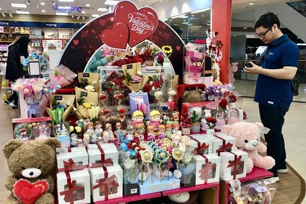 Thị trường Tp. Hồ Chí Minh trầm lắng ngày Lễ Valentine 14/2