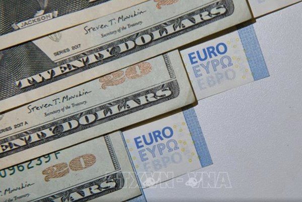 Đồng USD hướng tới tuần giảm giá khi Mỹ trì hoãn áp thuế