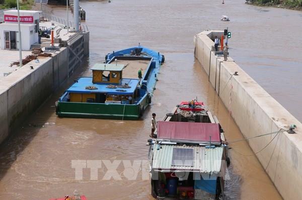 Sóc Trăng vận hành tạm thời cống âu thuyền Rạch Mọp