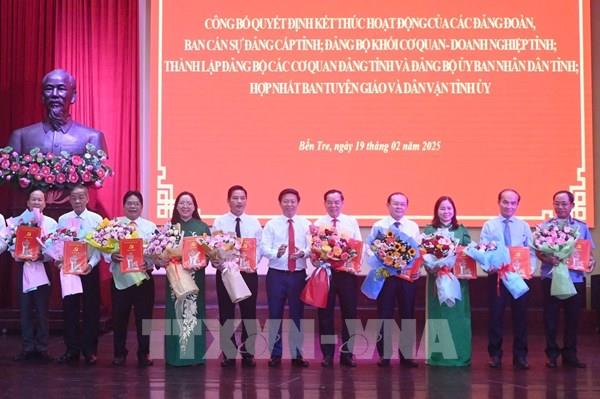 Bến Tre công bố các quyết định về tổ chức, cán bộ