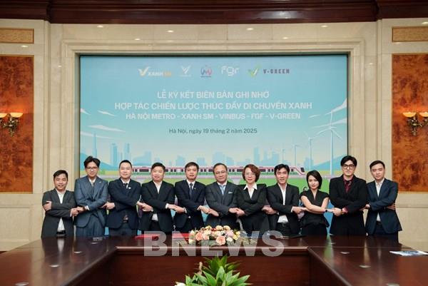 Hà Nội Metro hợp tác với Xanh SM, VinBus, FGF và V-Green phát triển giao thông điện