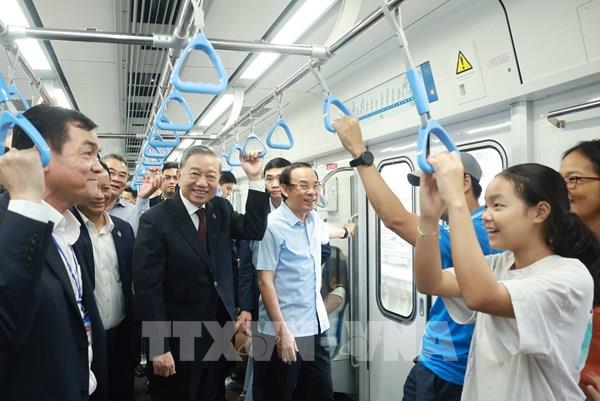 Tổng Bí thư Tô Lâm trải nghiệm thực tế Tuyến Metro số 1 (Bến Thành - Suối Tiên)