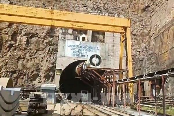 Ấn Độ: Sập đường hầm làm 8 công nhân bị mắc kẹt