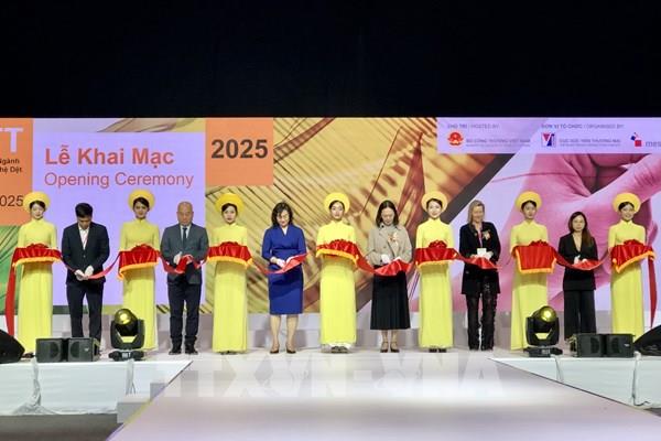Khai mạc Triển lãm quốc tế ngành dệt may và công nghệ dệt may Việt Nam 2025