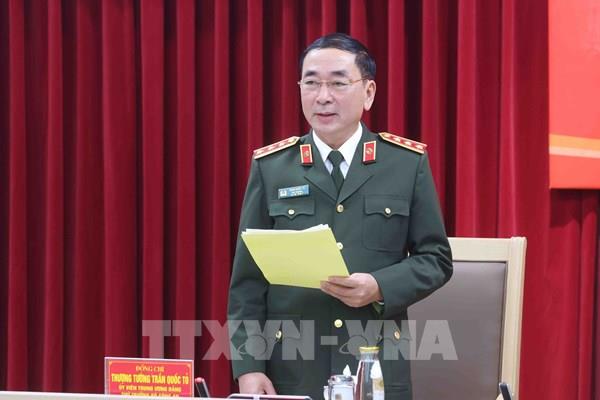 Công an cấp xã trực tiếp giải quyết thủ tục hành chính cho người dân và doanh nghiệp