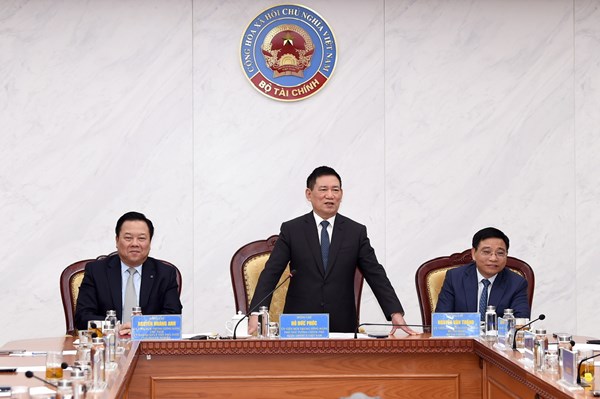 Chuyển giao quyền sở hữu vốn nhà nước từ Ủy ban Quản lý vốn nhà nước tại doanh nghiệp về Bộ Tài chính