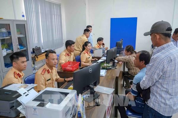 Tăng năng lực tiếp nhận, xử lý hồ sơ cấp đổi giấy phép lái xe lên 10 nghìn bộ mỗi ngày