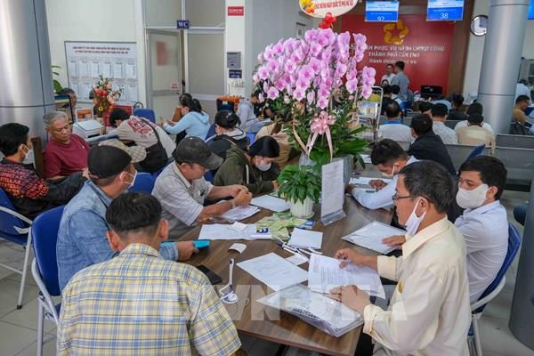 Lượng người dân Cần Thơ đổi giấy phép lái xe đông gấp đôi ngày thường