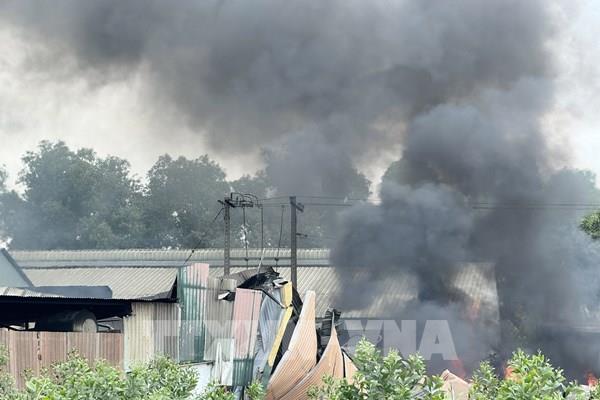 Cháy lớn tại xưởng gỗ ở Đồng Nai