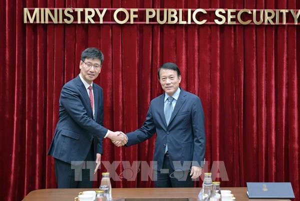 Bộ trưởng Bộ Công an tiếp Tổng Giám đốc Samsung Việt Nam