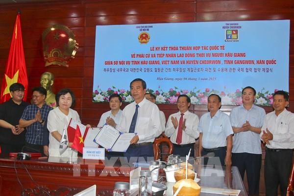 Hậu Giang ký kết đưa 315 lao động đi làm việc Hàn Quốc