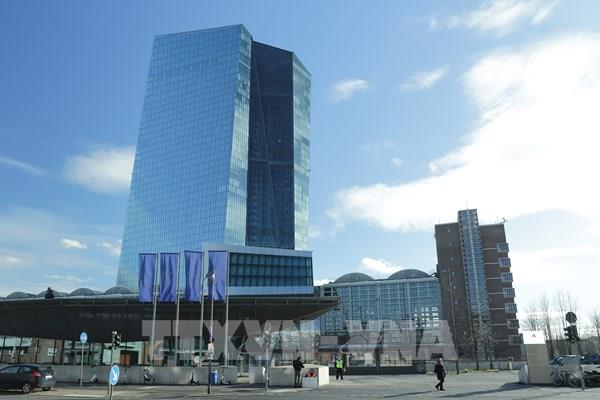 ECB có thể cần hạ lãi suất sâu hơn nếu nền kinh tế “hụt hơi”