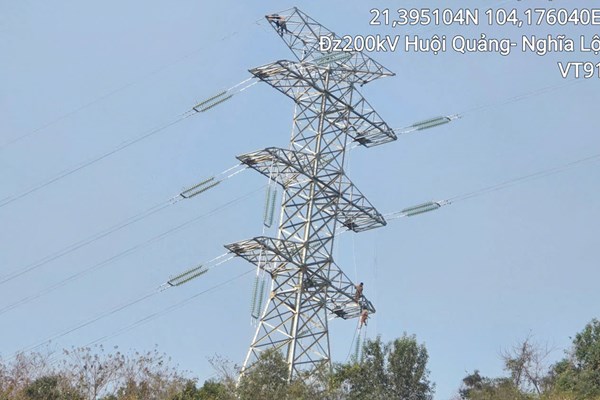 Tập trung nguồn lực đẩy nhanh tiến độ Dự án đường dây 220kV Huội Quảng – Nghĩa Lộ - Việt Trì
