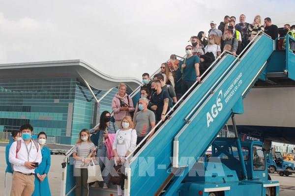 Miễn thị thực nhập cảnh Việt Nam cho công dân 12 nước