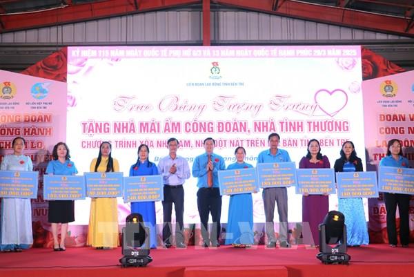 Bến Tre tạo điều kiện thuận lợi cho công đoàn viên, lao động nữ phấn đấu