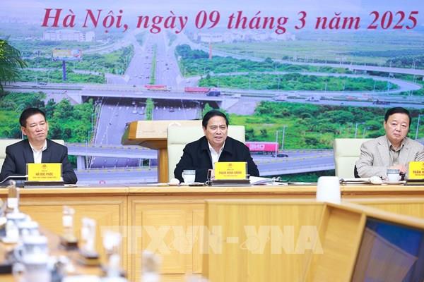 Thủ tướng Phạm Minh Chính: Cử 7 Đoàn kiểm tra tháo gỡ vướng mắc tại các dự án giao thông trọng điểm