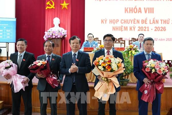 Phê chuẩn kết quả bầu, miễn nhiệm Phó Chủ tịch UBND 2 tỉnh, thành phố