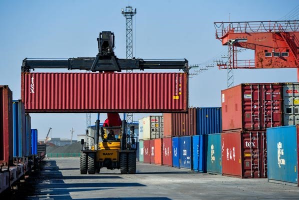 Sự bùng nổ xuất khẩu của Trung Quốc: Thách thức mới đối với các nền kinh tế đang phát triển