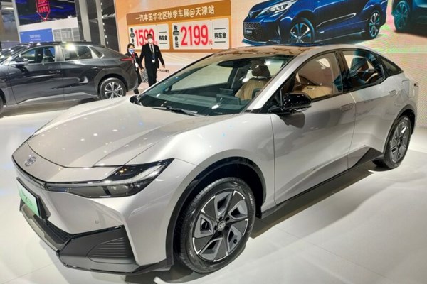 Các hãng ô tô nước ngoài điều chỉnh chiến lược kinh doanh tại Trung Quốc