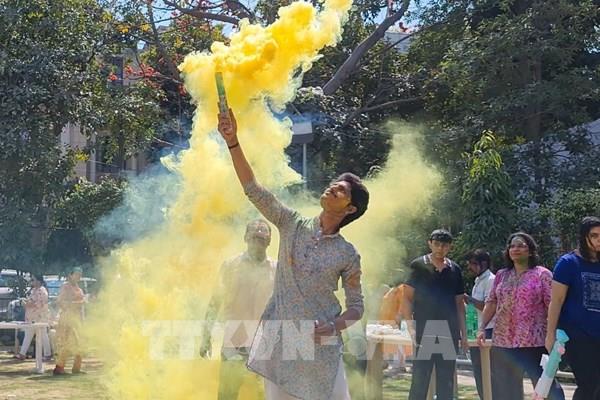 Ấn Độ rực rỡ đón lễ hội sắc màu Holi