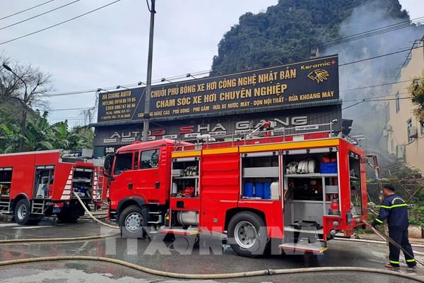 Cháy gara ô tô ở Hà Giang, thiệt hại hàng tỷ đồng
