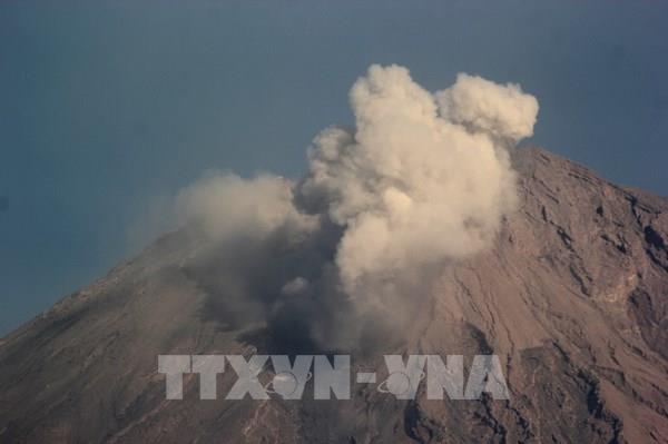 Indonesia: Núi lửa Semeru liên tiếp phun trào trong sáng 17/3