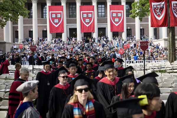 Đại học Harvard mở rộng diện đối tượng miễn học phí