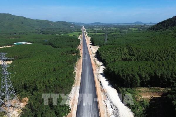 Cận cảnh cao tốc Quảng Ngãi - Hoài Nhơn sẽ đưa vào sử dụng trong năm nay
