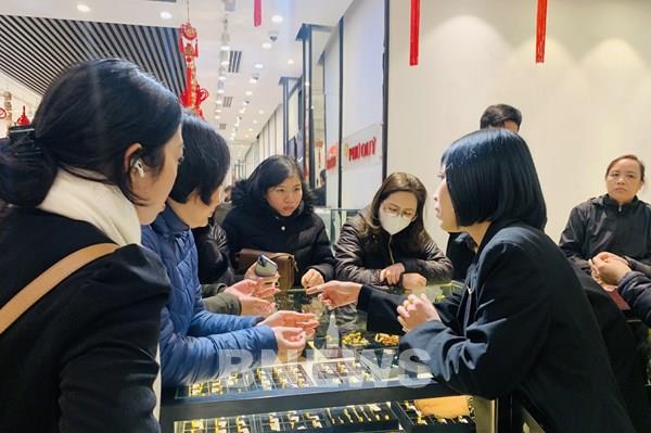 Giá vàng miếng cao hơn thế giới gần 2 triệu đồng/lượng