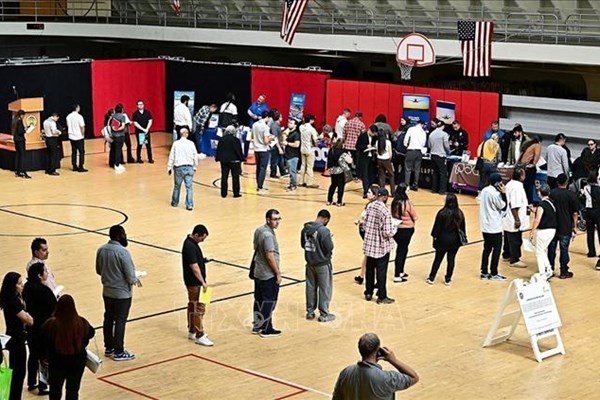 Cơ quan liên bang Mỹ tìm cách khôi phục vị trí việc làm cho gần 25.000 nhân sự