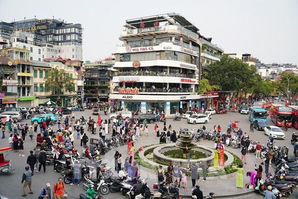 Đề nghị người dân không đỗ xe, tập trung đông người ở khu vực tòa nhà "Hàm Cá Mập"