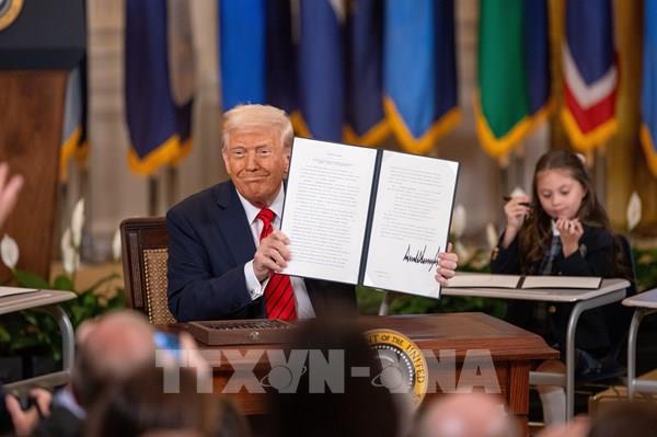 Tổng thống Mỹ D. Trump ký sắc lệnh giải thể Bộ Giáo dục