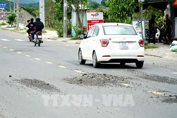 Đà Nẵng: Tuyến đường nối trung tâm thành phố xuất hiện nhiều điểm hư hỏng, sụt lún