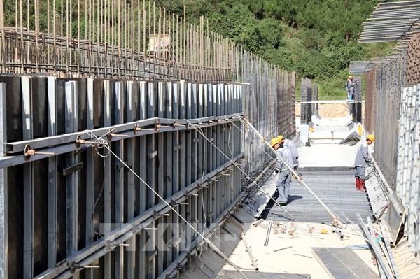 Dự án chờ mặt bằng, tiền chờ giải ngân