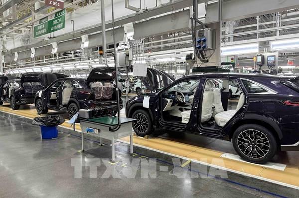 Kinh tế Trung Quốc vẫn tăng trưởng vượt kỳ vọng trong quý II/2025