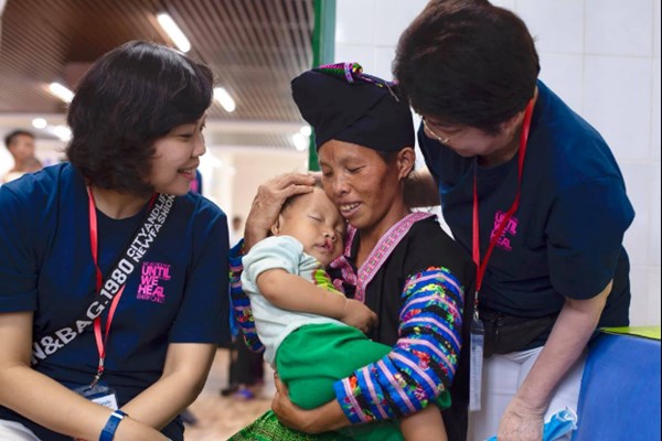 Vietnam Airlines khởi động chiến dịch “Quyên góp dặm bay” giúp trẻ em phẫu thuật