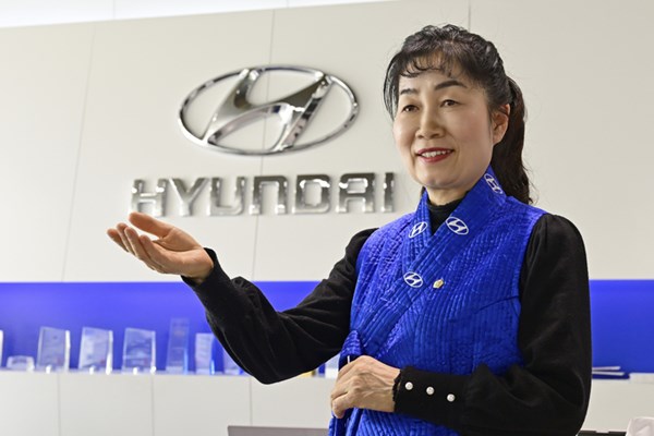 Nữ nhân viên huyền thoại của Hyundai Motor lập kỷ lục bán 5.000 xe