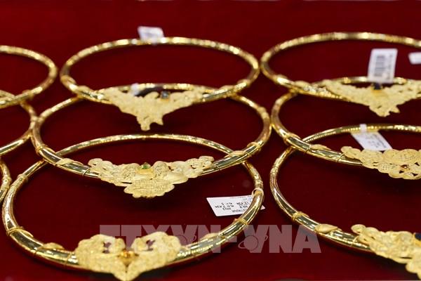 Giá vàng lập kỷ lục mới do lo ngại về thuế quan