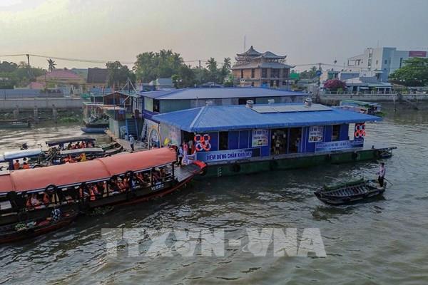 Nhà bè nơi 4 du khách rơi xuống sông ở chợ nổi Cái Răng vẫn hoạt động dù bị đình chỉ