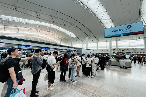 Giá vé máy bay Hà Nội - TPHCM hôm nay 27/5/2025: Giá vé rẻ từ 890.000 đồng