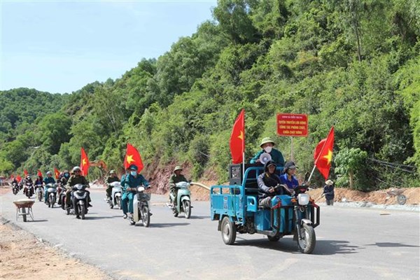 Vùng núi phía Tây từ Nghệ An đến Huế nắng nóng có nơi trên 37 độ C